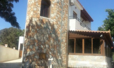 This is a great investment opportunity for someone looking to buy a unique house in an area with great development potentials!!!