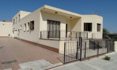 A large 3 bedroom detached house with extra room for office or bedroom in kalo chrorio village! Price is negotiable!