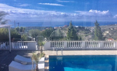 Spacious 7 bedroom house with swimming pool to rent in Agios Tychonas