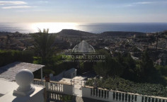 Spacious 7 bedroom house with swimming pool to rent in Agios Tychonas