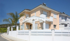 5 bedroom villa with swimming pool for sale in Parekklisia