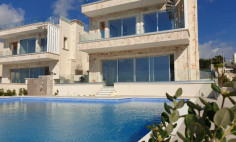4 bedroom house with swimming pool for sale in Paphos