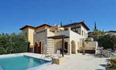 Lovely 3 bedroom furnished house with swimming pool for sale in Aphrodite Hills