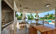 Large 6 bedroom house with swimming pool for sale in Limassol