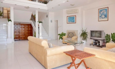Spacious 6 bedroom house with swimming pool for sale in Limassol