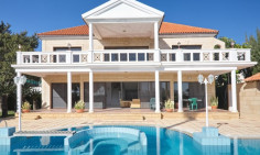 Spacious 6 bedroom house with swimming pool for sale in Limassol