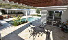 4 bedroom furnished house with swimming pool to rent in Pyrgos