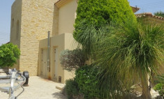 Large 4 bedroom house with swimming pool for sale in Germasogeia Tourist Area