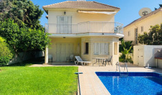 Spacious 5 bedroom house with swimming pool for sale in Germasogeia Tourist Area