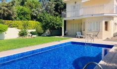 Spacious 5 bedroom house with swimming pool for sale in Germasogeia Tourist Area