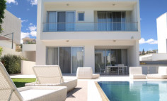 Beautiful 4 bedroom house with swimming pool for sale in Mouttagiaka