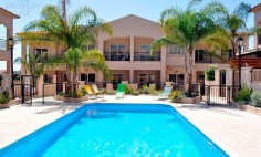 Beautiful four bedroom house - Moni 