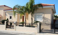 Luxury bungalow for sale in Pyrgos area of Limassol with private swimming pool 