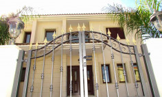 Luxurious 4 bedroom villa for sale in the center of Larnaca 