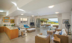 A magnificent fully furnished 6 bedroom house with private pool in Protara 
