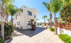 4 bedroom villa with a private swimming pool in the picturesque and peaceful area of Ayia Thekla 