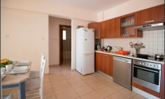 Fully furnished 2 bedroom ground floor apartment in sirena bay, Protaras just 100m from the beach 