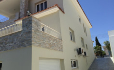 A beautiful detached house for sale in Pyla with large interior spaces and plenty of storage 