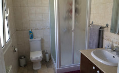 A beautiful detached house for sale in Pyla with large interior spaces and plenty of storage 