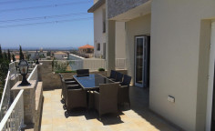 A beautiful detached house for sale in Pyla with large interior spaces and plenty of storage 