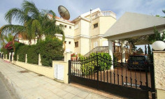 A large four bedroom luxury house for sale in Limassol with swimming pool only a few meters from the sea