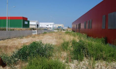 A semi finished factory warehouse for sale in industrial area of Aradippou on a 3278m2 plot 