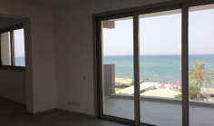 Modern 2 bedroom apartment with walking distance to the beach in Mackenzie 