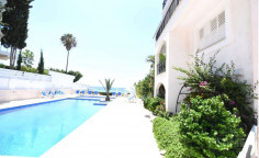 Beautiful 4 bedroom apartment with swimming pool for sale in Potamos tis Germasogeias