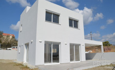 3 bedroom villa with swimming pool for sale in Parekklisia