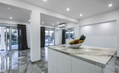 5 bedroom villa with swimming pool to rent in Agios Tychonas