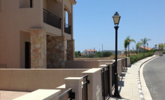 Spacious 2 bedroom maisonette with swimming pool for sale in Moni