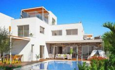Luxury 4 bedroom house with swimming pool for sale in Kato Paphos