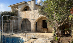 2 bedroom house with swimming pool for sale in Neo Chorio