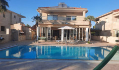 4 bedroom furnished house with swimming pool for sale in Perivolia