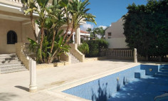 Luxury 5 bedroom house with swimming pool for sale in Oroklini