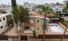 Luxury 3 bedroom house with swimming pool for sale in Kaimakli