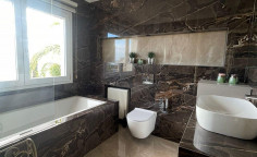 5 bedroom house with swimming pool to rent in Amathus area