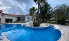 5 bedroom house with swimming pool for sale in Latsia