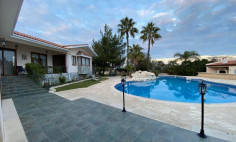 5 bedroom house with swimming pool for sale in Latsia