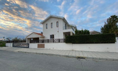 5 bedroom house with swimming pool for sale in Latsia