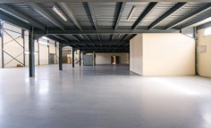 Spacious commercial for sale in Dali