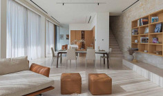 Spacious 4 bedroom house with swimming pool for sale in Oroklini