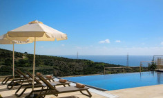 5 bedroom house with swimming pool to rent in Aphrodite Hills