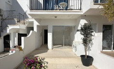 Luxury 1 bedroom apartment with swimming pool for sale in Tombs of the Kings
