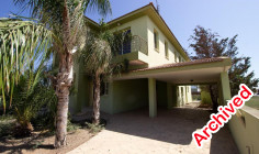 Spacious 4 bedroom house with swimming pool for sale in Perivolia