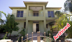 Spacious 4 bedroom house with swimming pool for sale in Perivolia