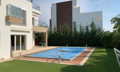 Lovely 4 bedroom house with swimming pool for sale in Germasogeia Tourist Area