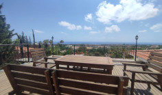 Spacious 3 bedroom furnished villa with swimming pool to rent in Peyia