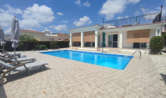 Spacious 3 bedroom furnished villa with swimming pool to rent in Peyia
