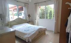 Spacious 3 bedroom furnished villa with swimming pool to rent in Peyia